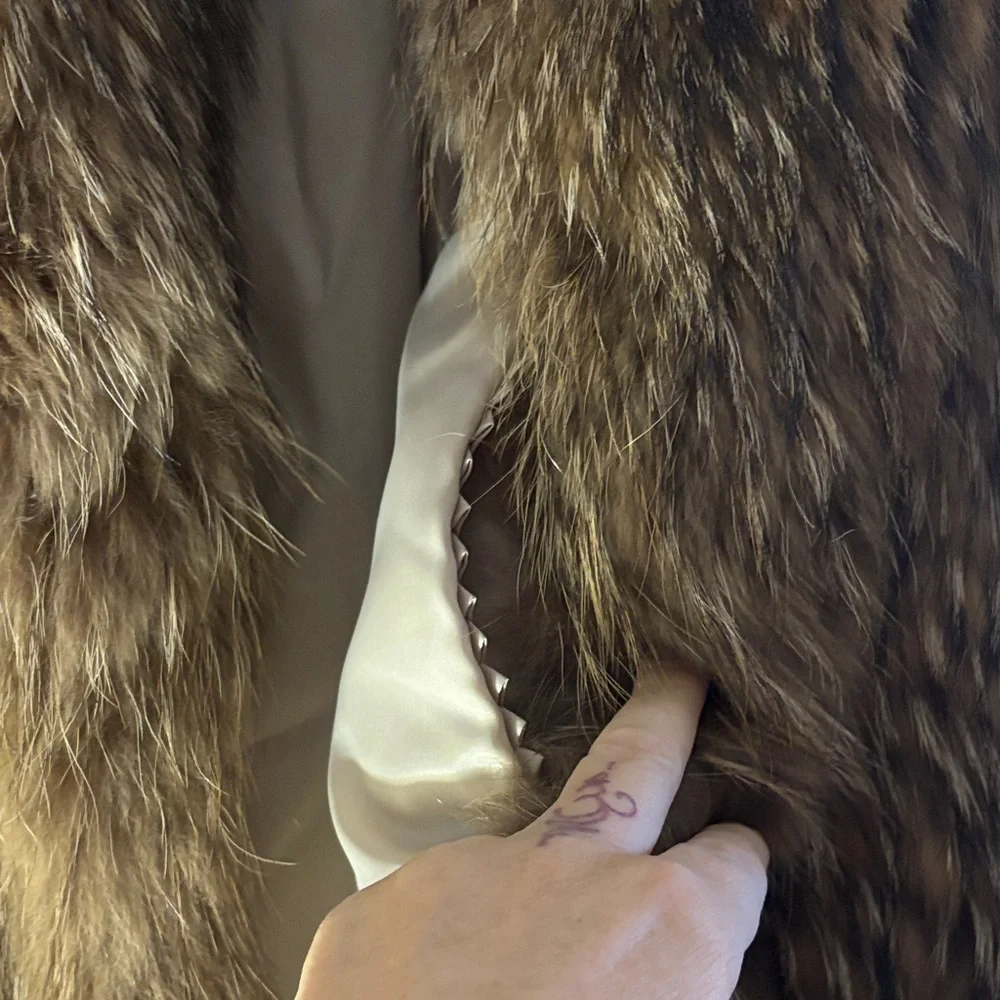 Parisian Brand Vintage Raccoon?  Fur Coat - Picture 2 of 13